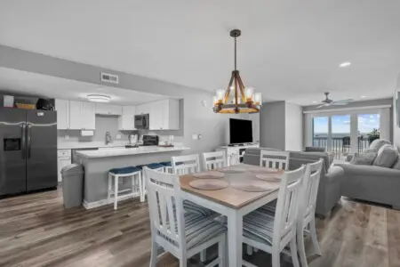 c9c1b0f8 e1a5 494b 804f f21684061f64.jpg