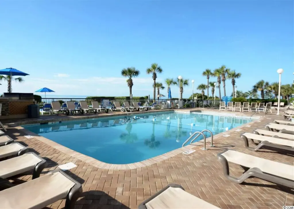 Grande Shores Pool dkxmle.png.jpg