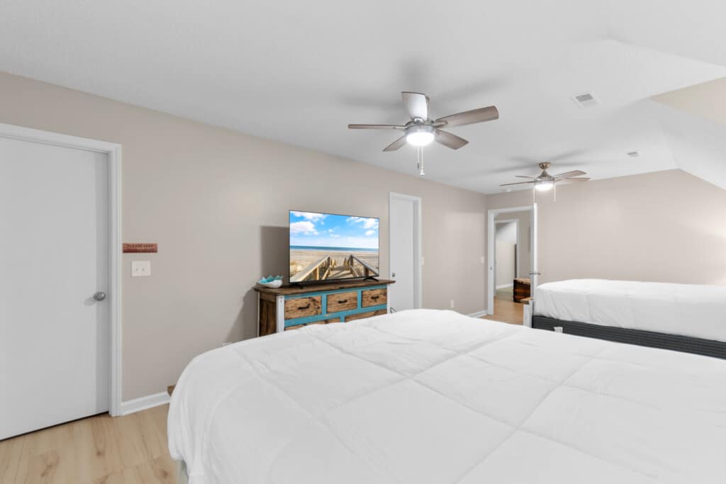 2010HillsideDrBedrooms 10 nhjmzj.png.jpg
