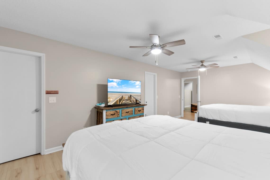 2010HillsideDrBedrooms 10 nhjmzj.png.jpg