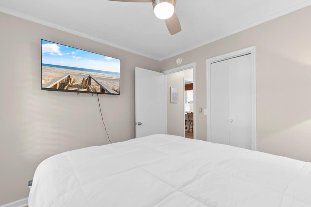 2010HillsideDrBedrooms 4 k5pnag.png.jpg