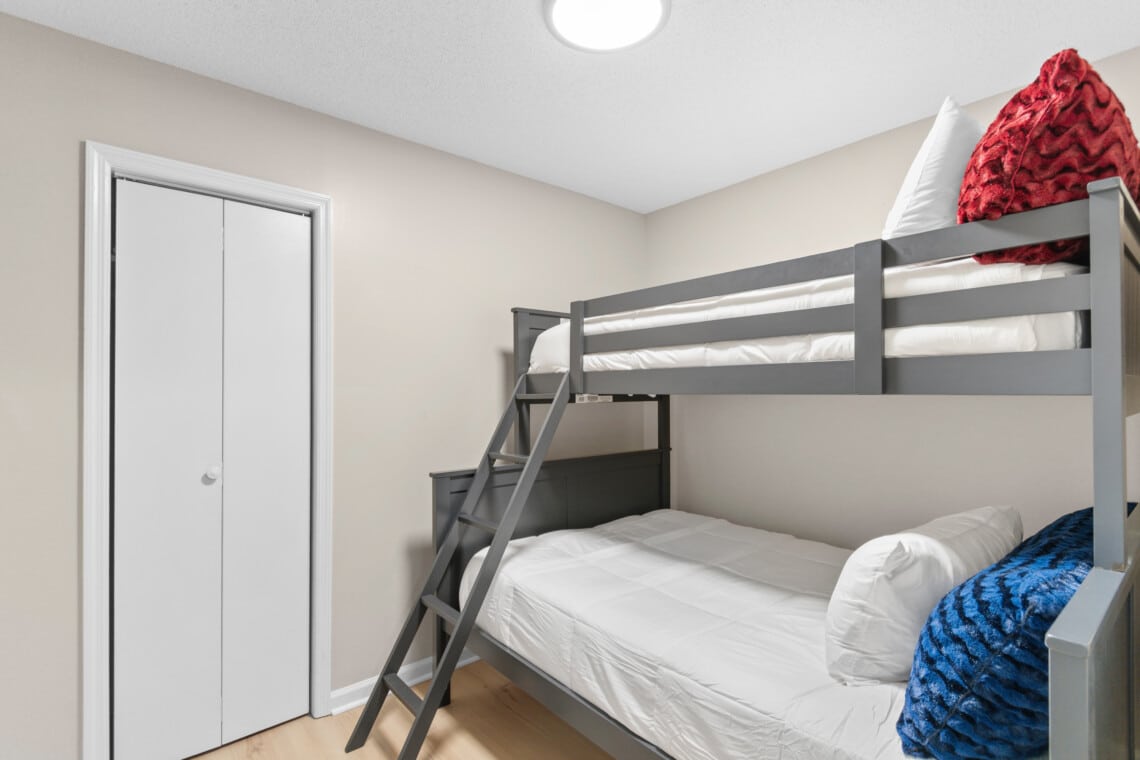 2010HillsideDrBedrooms 5 kjmv6i.png.jpg