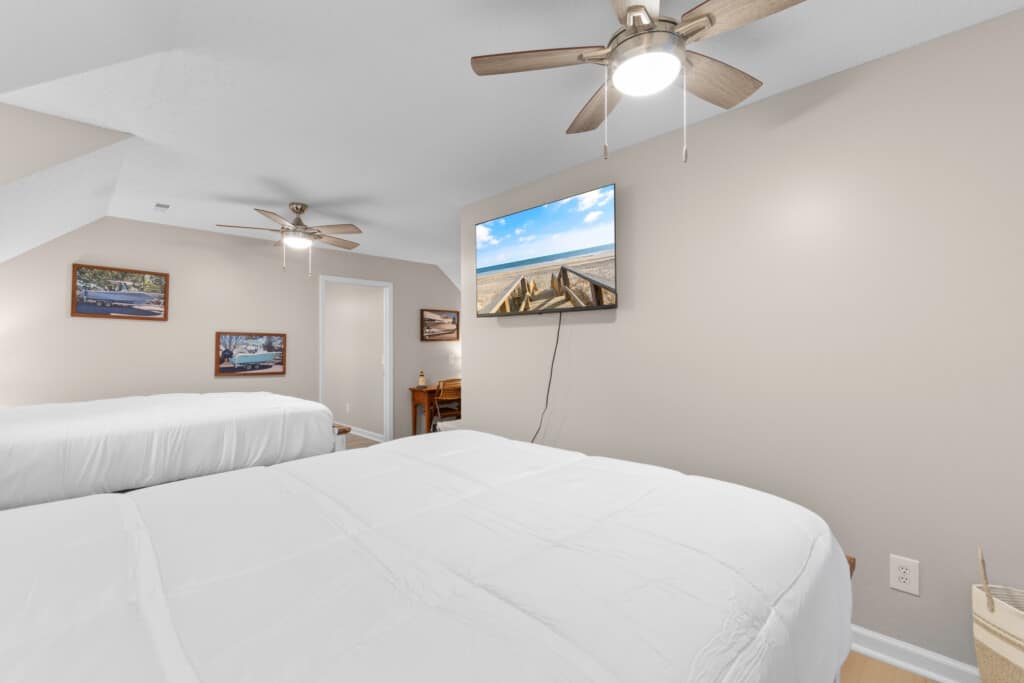 2010HillsideDrBedrooms 7 gzferv.png.jpg