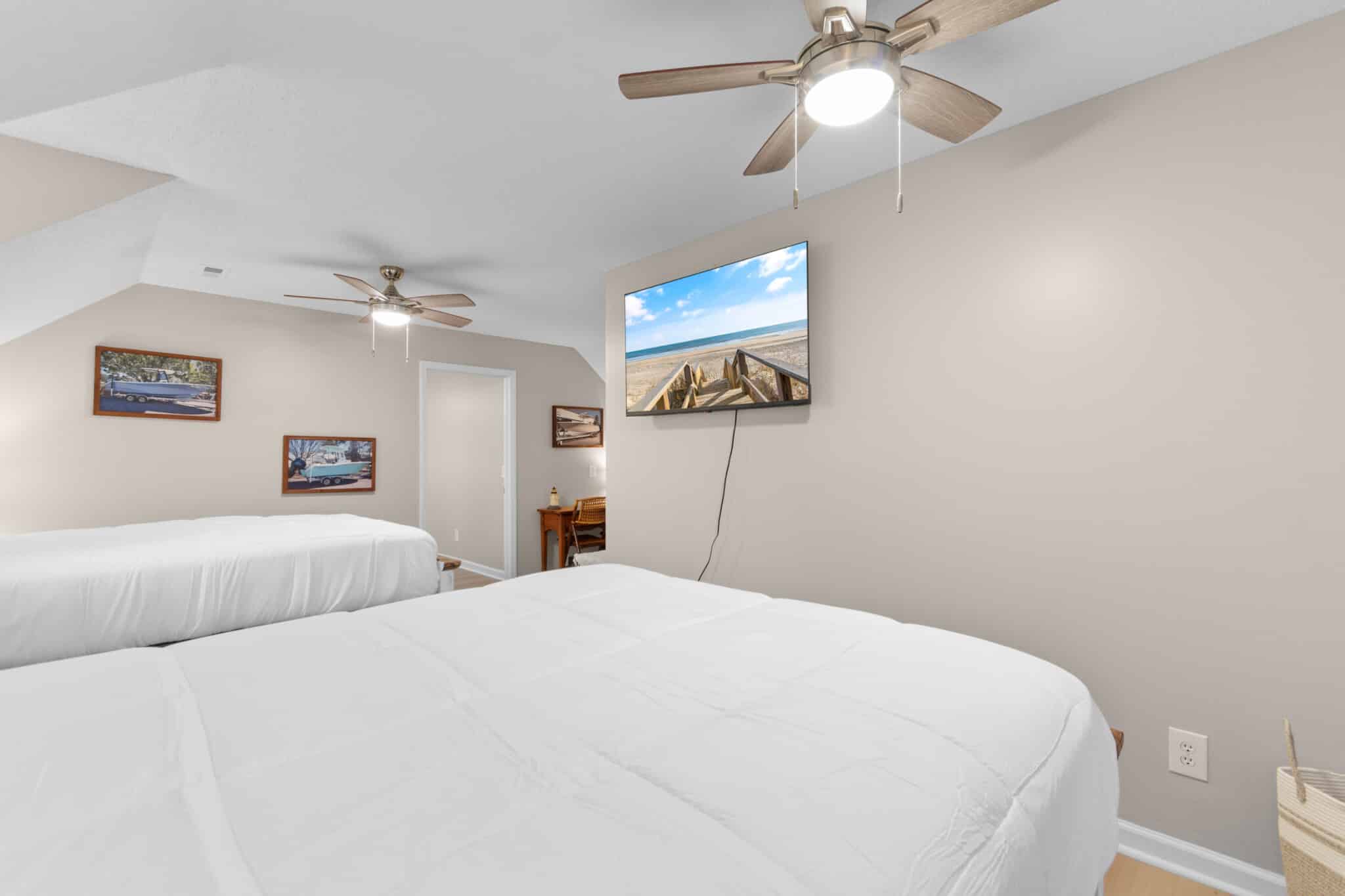 2010HillsideDrBedrooms 7 gzferv.png.jpg