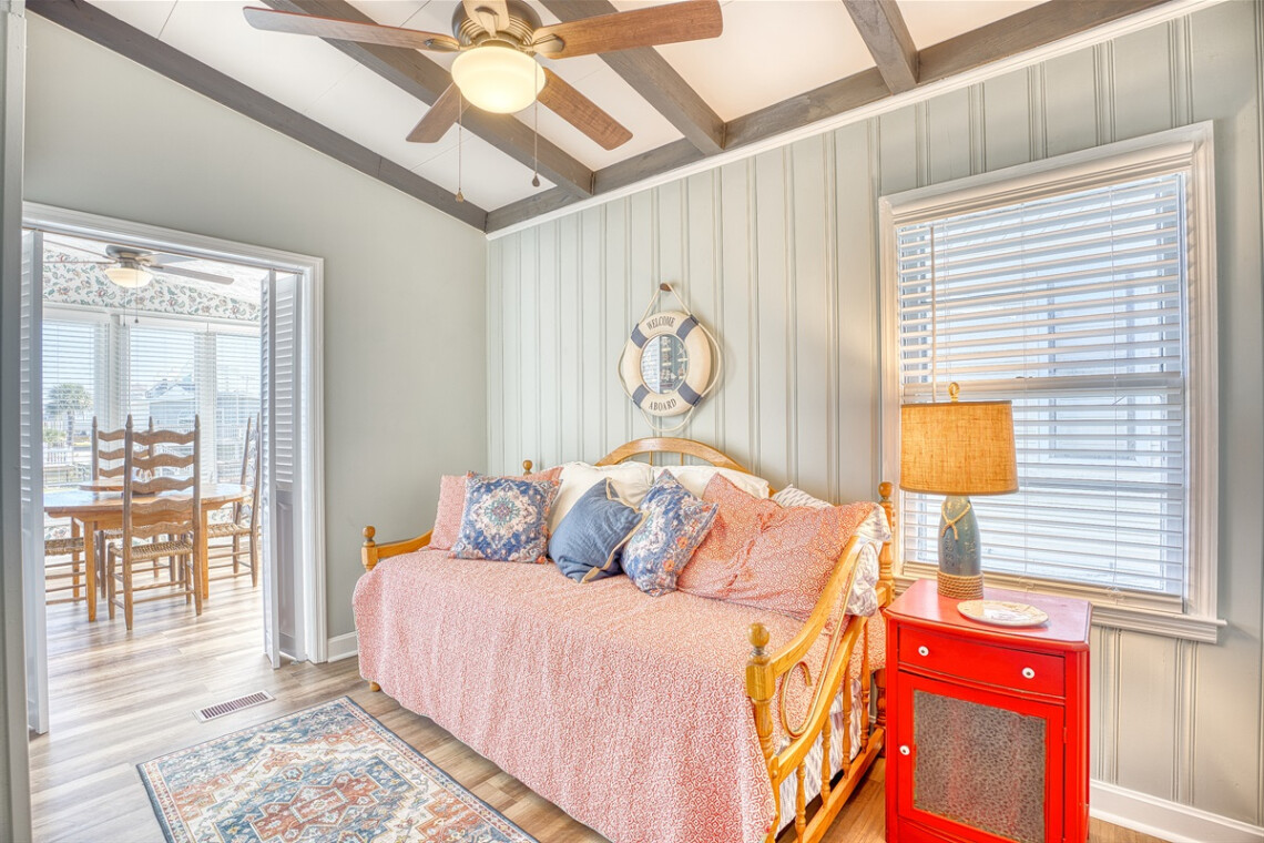 Upstairs Daybed Bedroom 2 os7gom.png.jpg