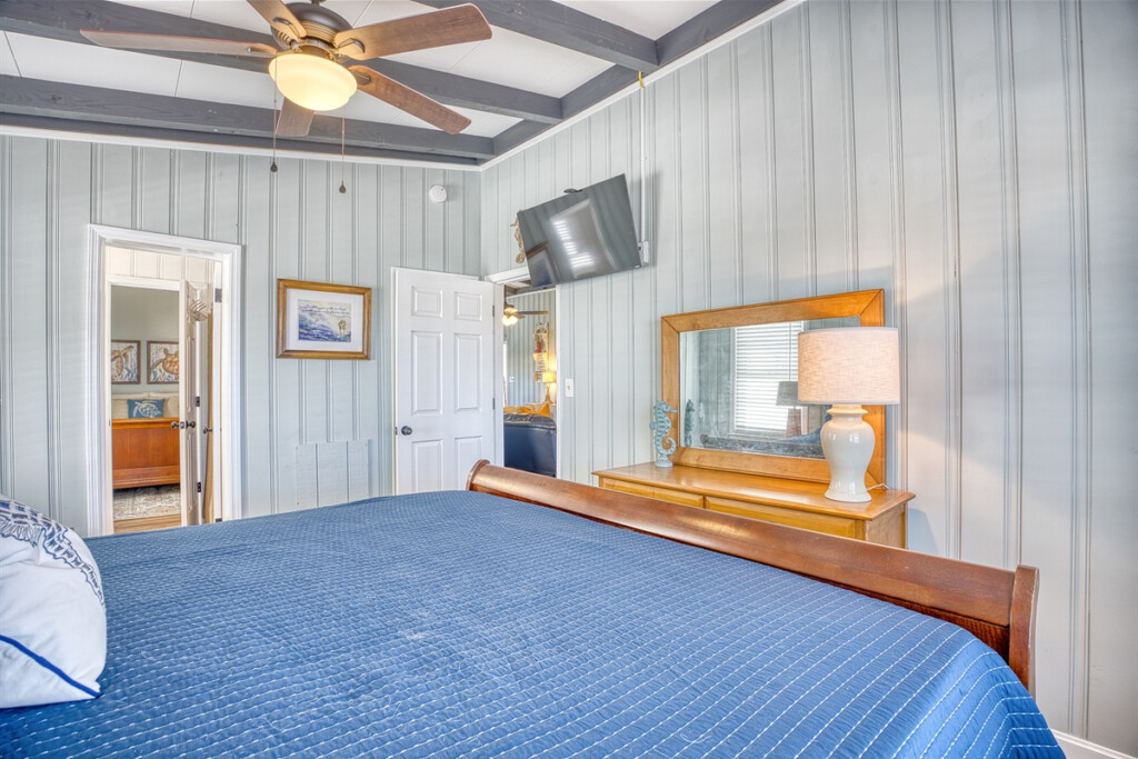 Upstairs King Bedroom 2 t3nhim.png.jpg