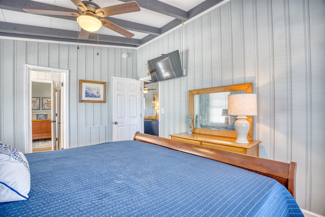 Upstairs King Bedroom 2 t3nhim.png.jpg