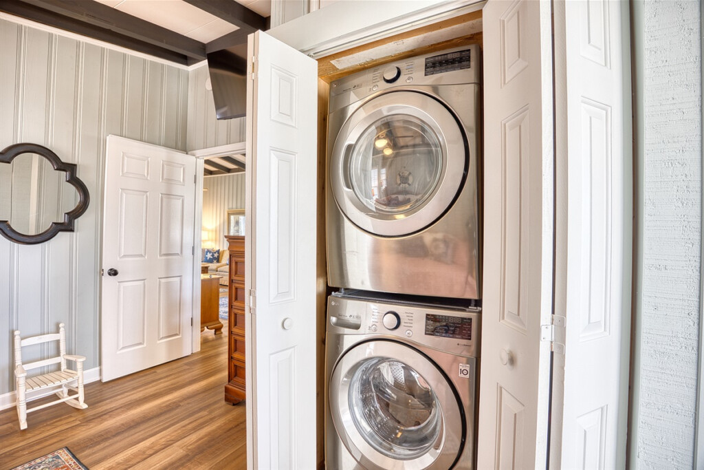 Upstairs Washer and Dryer knsn2l.png.jpg